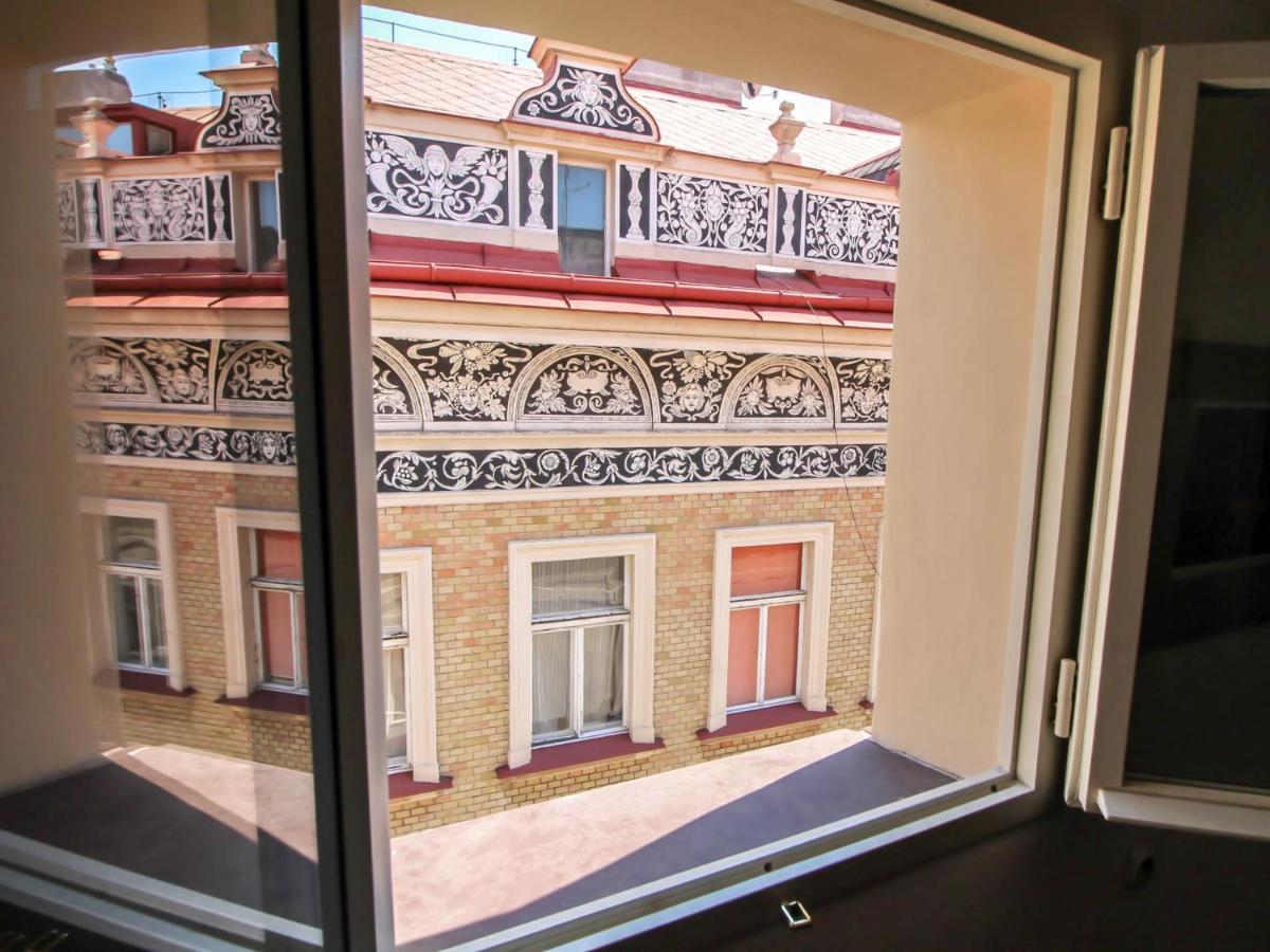 Apartment Nerudova Praag Buitenkant foto