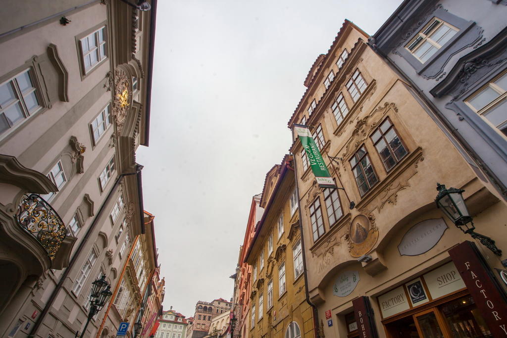 Apartment Nerudova Praag Buitenkant foto