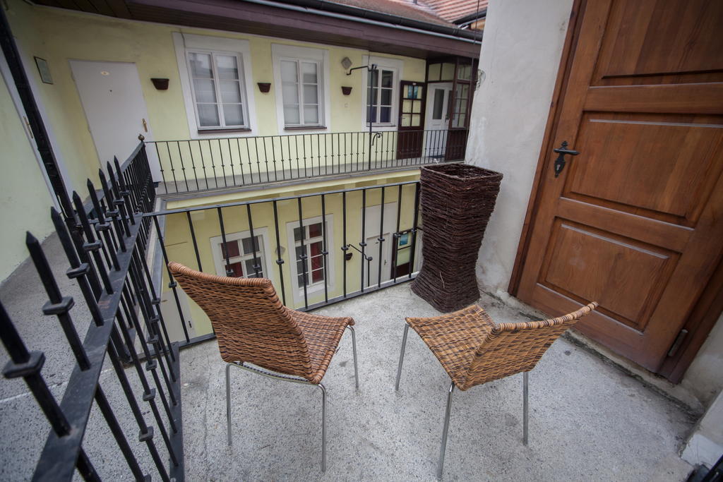 Apartment Nerudova Praag Kamer foto