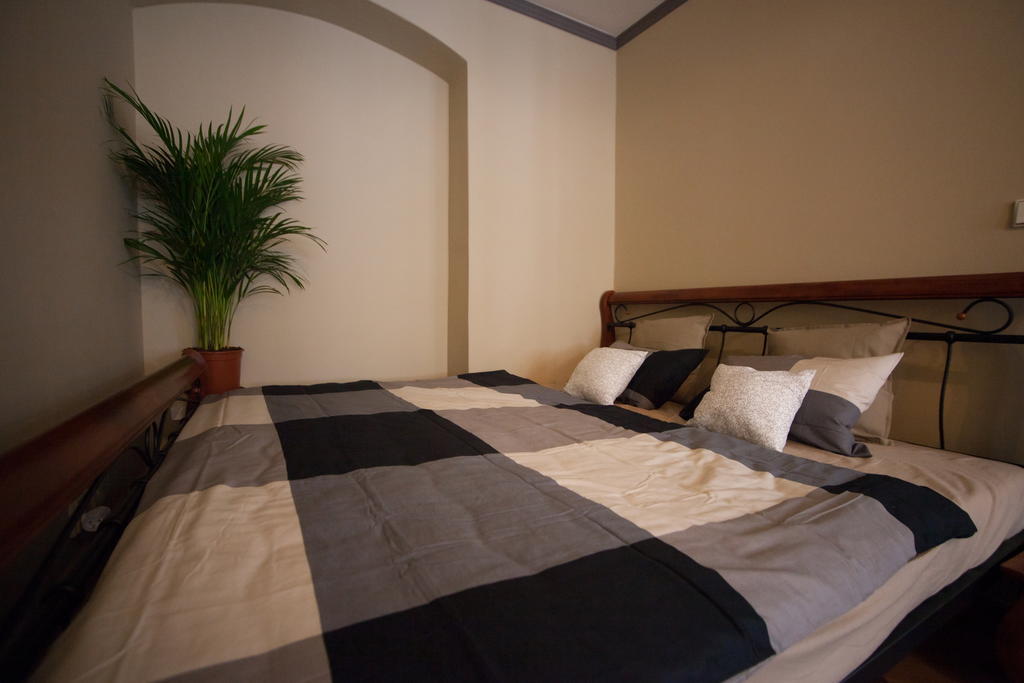 Apartment Nerudova Praag Kamer foto